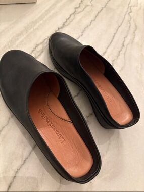 Leather Black Slip-On women’s  Shoes by L’Amour Des Pieds size 9.5 comfy!